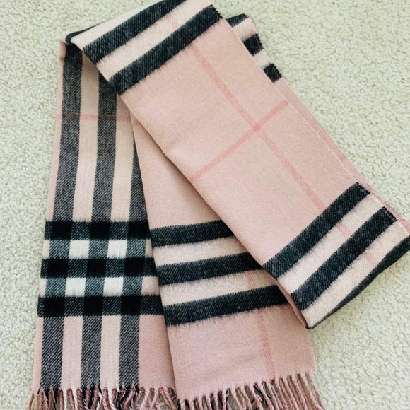 LIMITED EDITION Burberry Cashmere Reversible Scarf In Pale Candy Pink - Picture 2 of 5
